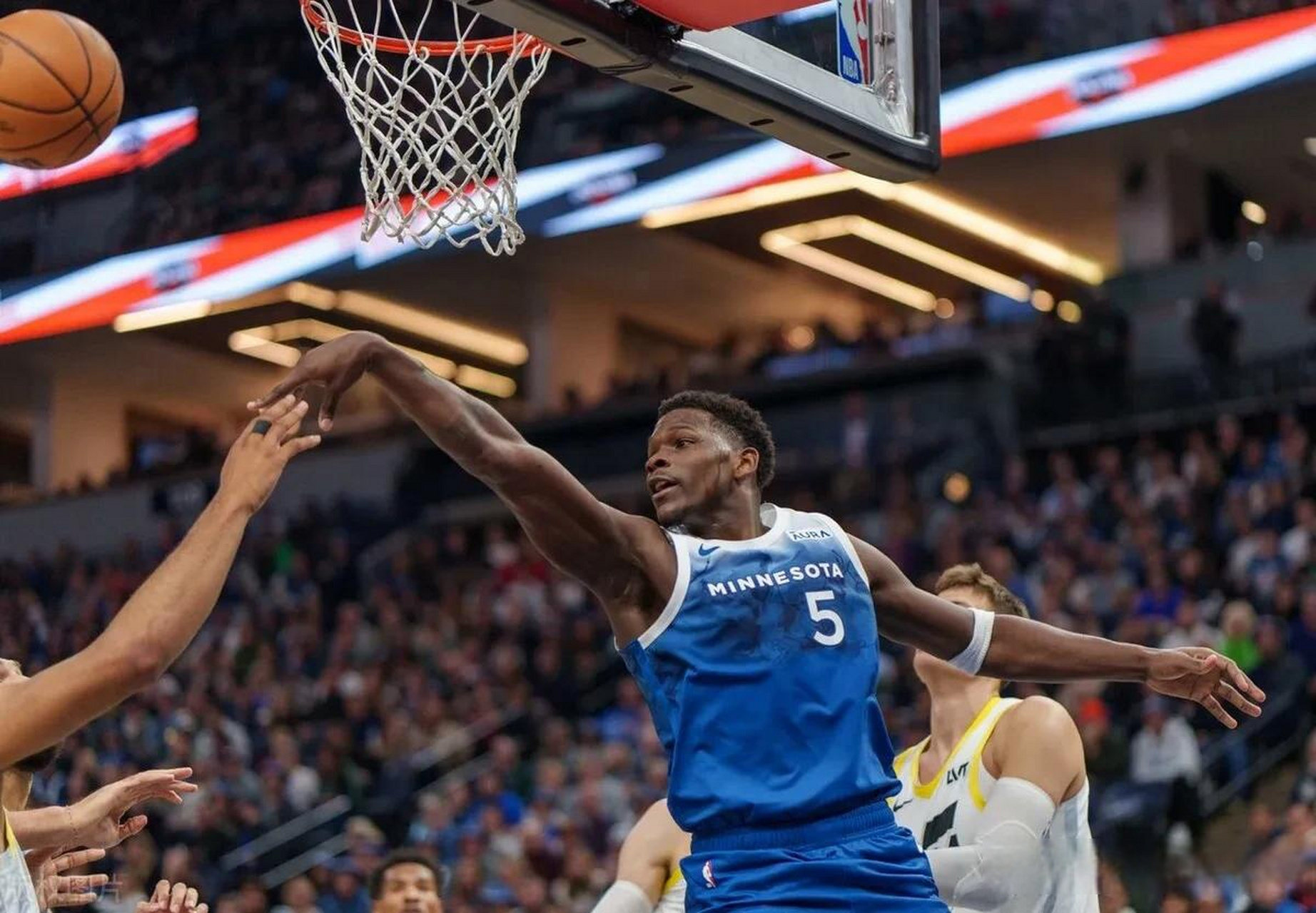 九游娱乐-关于这也行？风云突变明尼苏达森林狼赛前调整名单明尼苏达森林狼防线松动备战NBA总决赛，詹姆斯在瑞士队比赛中连败的信息