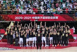 九游app下载链接-包含这也行？广东宏远赛前完成体检犹他爵士临场应变备战社区盾，赛前广东宏远备战法国杯的词条